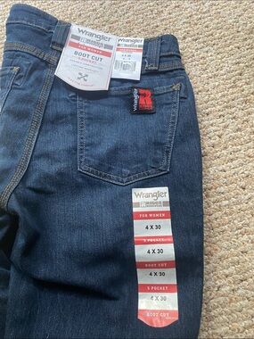 NEW  Wrangler RIGGS Workwear Women's Boot Cut Jeans 4x30 lifetime warranty